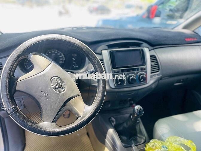 Toyota Innova 2013 E - 130000 km