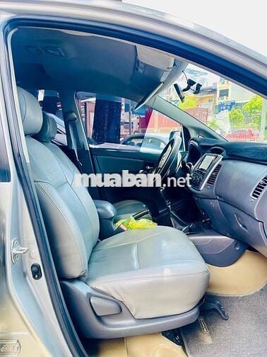 Toyota Innova 2013 E - 130000 km