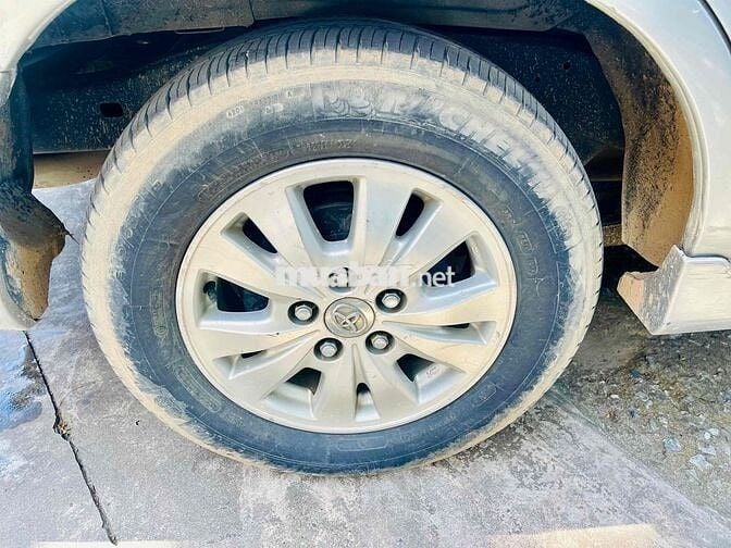 Toyota Innova 2013 E - 130000 km
