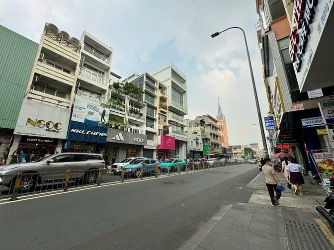 Nhà 1 trệt 3 lầu, sân thượng. Hai Bà Trưng, Quận 1. Gần Chợ Tân Định