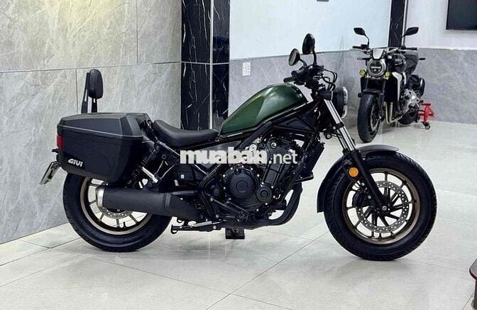 Honda Rebel 500 màu xanh quân đội