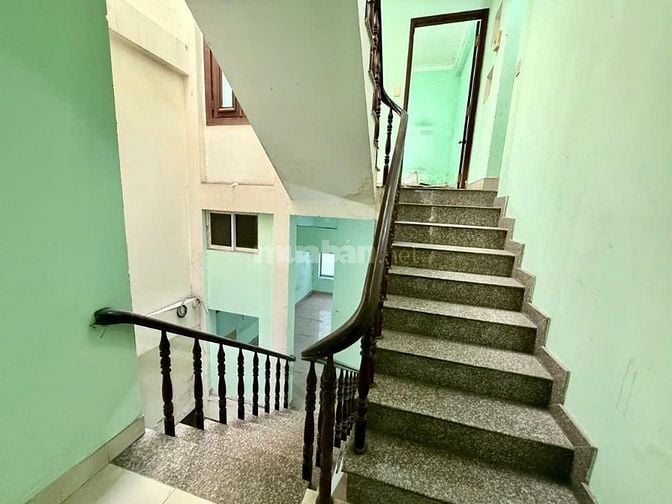 Nhà mặt tiền 4,1×21m 3 lầu 16PN cho thuê 60tr đối diện trường ĐH CN4