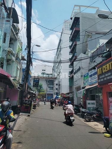 Nhà mặt tiền 4,1×21m 3 lầu 16PN cho thuê 60tr đối diện trường ĐH CN4