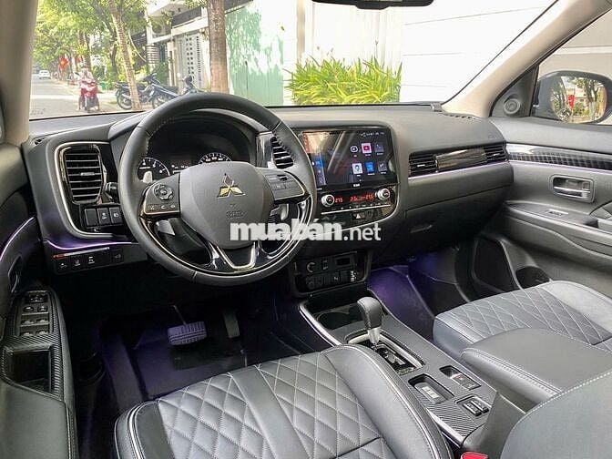 Mitsubishi Outlander 2024 Premium 2.0 CVT 11000 km
