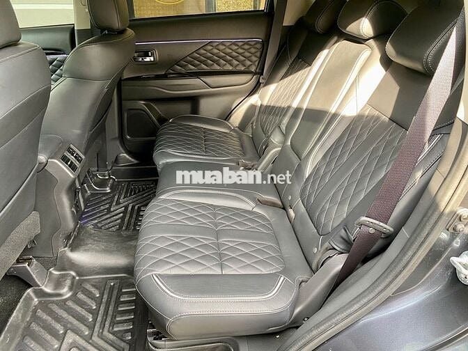 Mitsubishi Outlander 2024 Premium 2.0 CVT 11000 km