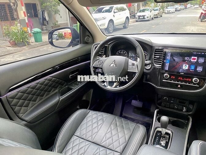 Mitsubishi Outlander 2024 Premium 2.0 CVT 11000 km