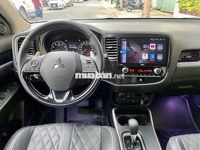 Mitsubishi Outlander 2024 Premium 2.0 CVT 11000 km