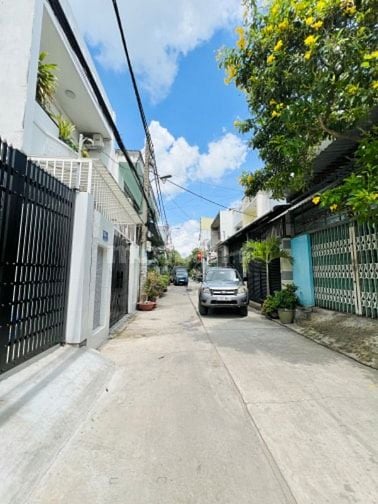 Bán nhà cũ tiện xây mới, diện tích 5,1 x 20m, chỉ hơn 6 tỷ.