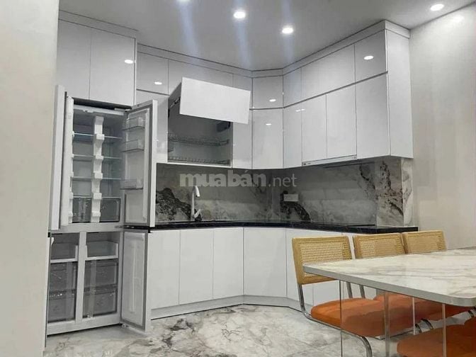 Bán nhanh nhà Phố Hoa Bằng, Thang máy, 35m, 6 tầng, 5m MT, giá 12 tỷ 