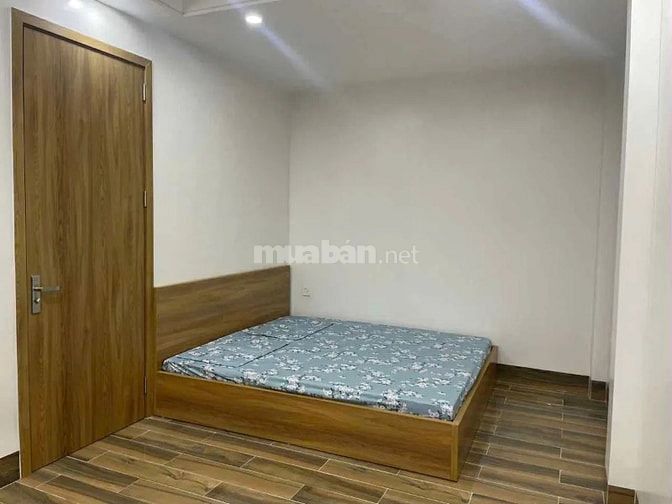 Bán nhanh nhà Phố Hoa Bằng, Thang máy, 35m, 6 tầng, 5m MT, giá 12 tỷ 