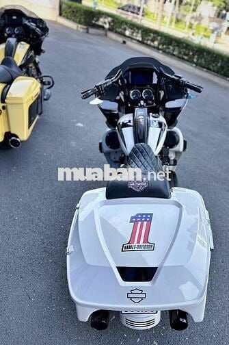 Like New - HARLEY Road Glide 114Ci Special