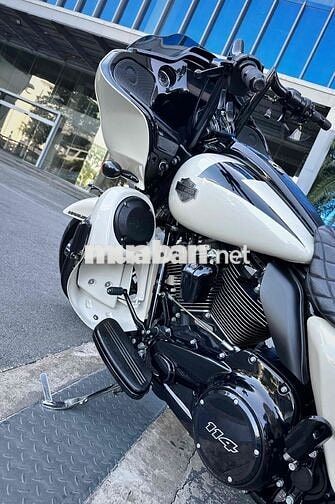 Like New - HARLEY Road Glide 114Ci Special