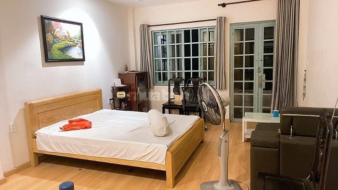 Nhà Dt: 92m ( ngang 4 x 23m ) đường thích quảng đức  - P5 – phú nhuận 