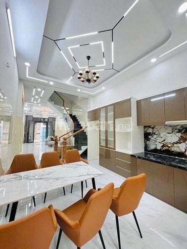 Bán nhà 4 tầng mới đẹp, 4x18, tặng hết nội thất, chỉ hơn 6 tỷ.