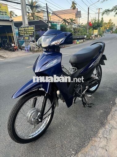 xe đẹp may em zin.9chủ gia xem xe lộ vòng cung