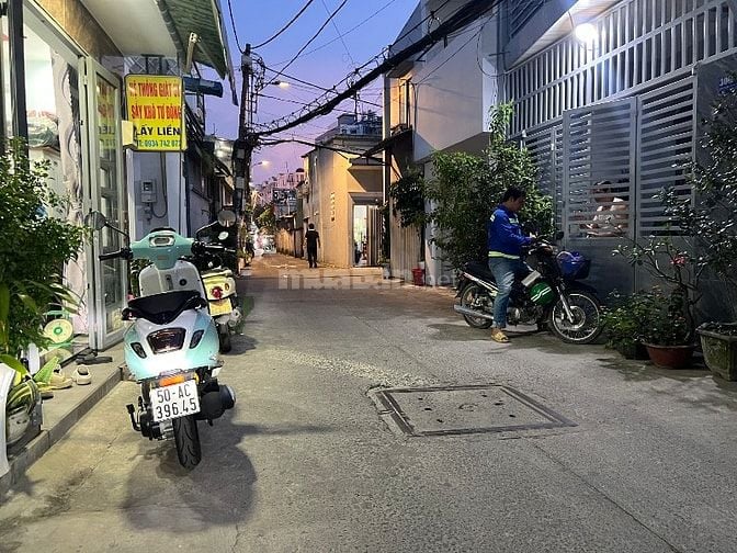 Bán toà CHDV 28 phòng, thu nhập 90 triệu/tháng, hẻm XH Nguyễn V Lượng