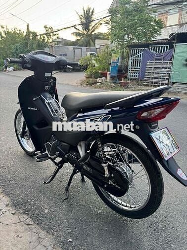 xe đẹp may em zin.9chủ gia xem xe lộ vòng cung