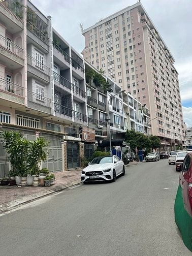 Cho thuê nguyên căn mặt tiền 2C Nguyễn Ngọc Phương. DT: 6 x14m, 5 tầng