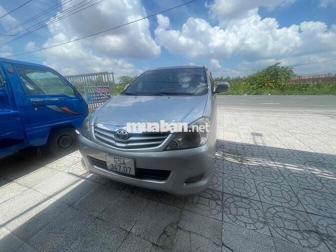 Toyota Innova 2009 G - 123459 km