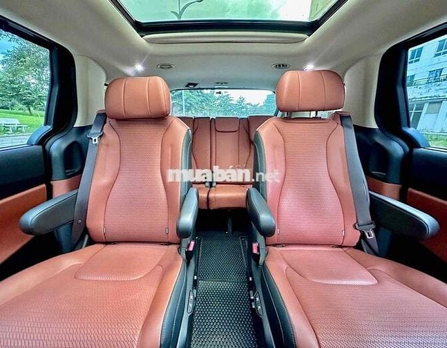 Kia Carnival 2023 Signature 2.2D - 49000 km