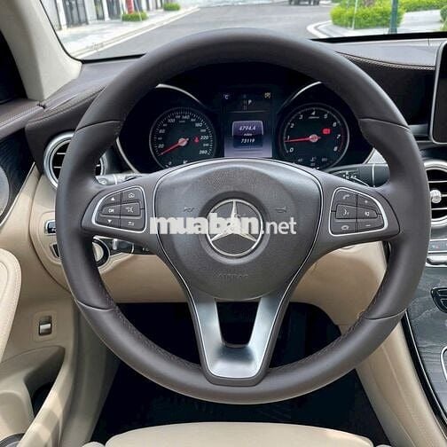 Mercedes Benz GLC 2016 300 4Matic - 73000 km