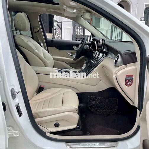Mercedes Benz GLC 2016 300 4Matic - 73000 km