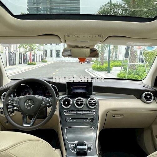 Mercedes Benz GLC 2016 300 4Matic - 73000 km