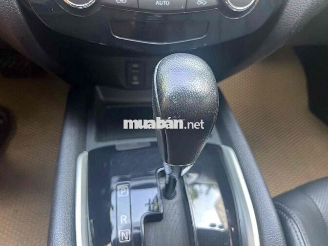 Nissan X trail 2016 2.5 SV 4WD - 80000 km