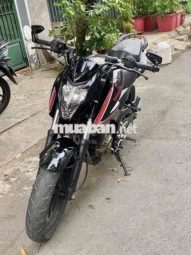 moto kawasaki pulsar 200