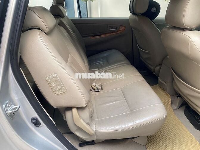 Toyota Innova 2.0V - 122000 km