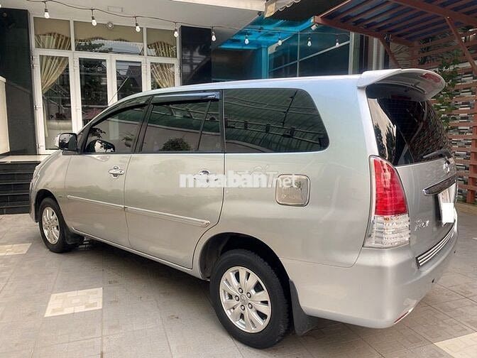 Toyota Innova 2.0V - 122000 km