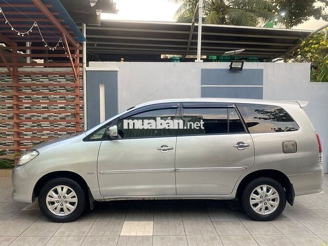 Toyota Innova 2.0V - 122000 km