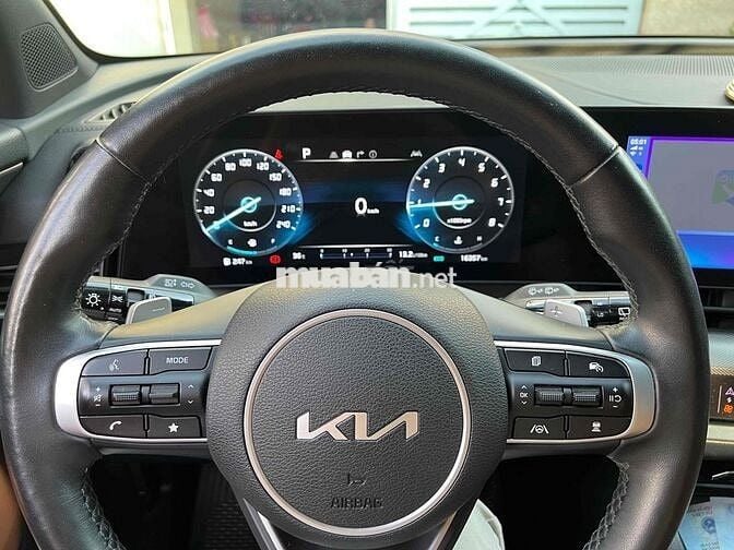 Kia Sportage 2023 Signature 1.6T AWD - 16000 km