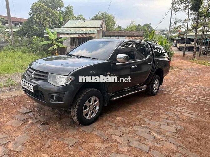 Mitsubishi Triton 2011 GL 2.4 MT 4x4 - 260000 km