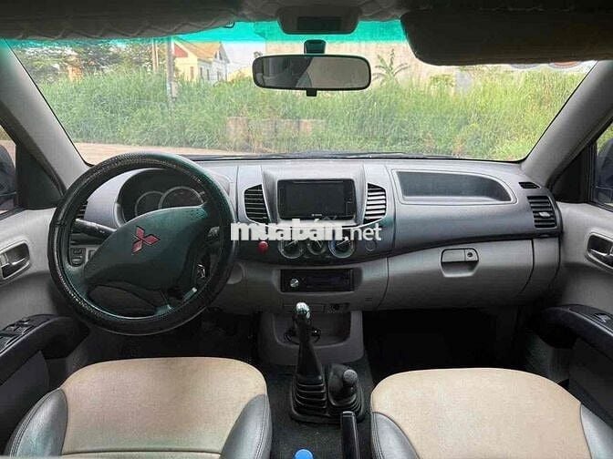 Mitsubishi Triton 2011 GL 2.4 MT 4x4 - 260000 km