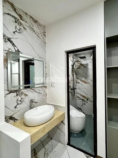 TÌM CHỦ MỚI CHO CĂN NHÀ 6 TẦNG XÂY ĐỘC LẬP TẠI PHỐ TRẠM