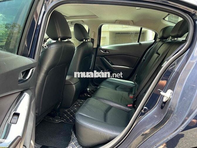 Mazda 3 2018 1.5 AT Sedan - 32000 km