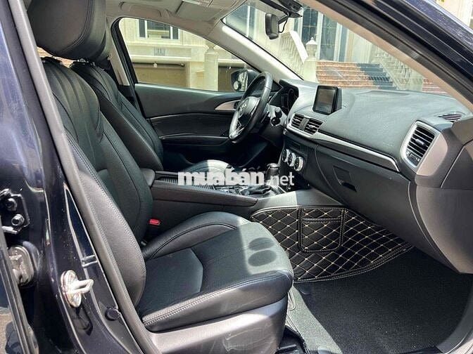 Mazda 3 2018 1.5 AT Sedan - 32000 km