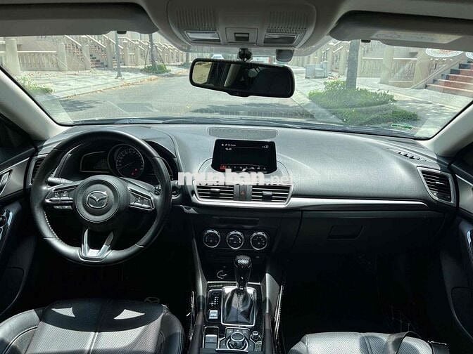 Mazda 3 2018 1.5 AT Sedan - 32000 km
