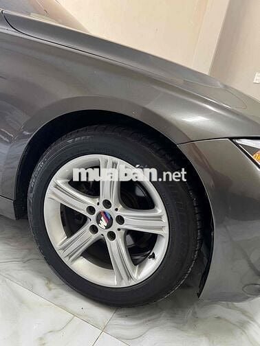 BMW 2013 320i - 94000 km