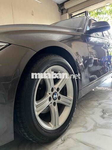 BMW 2013 320i - 94000 km