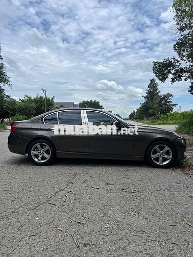 BMW 2013 320i - 94000 km