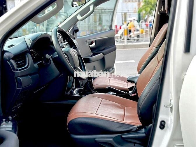 Fortuner máy dầu,tiết kiệm, xe hãng (GIÁ CÒN GIẢM)