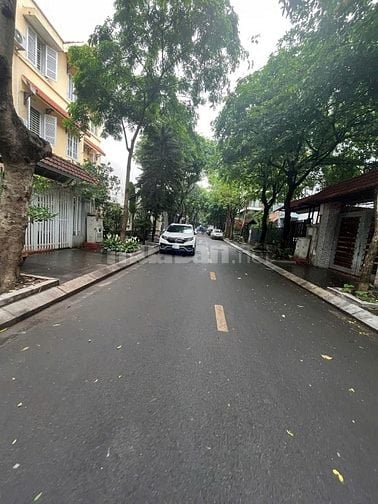 BÁN BIỆT THỰ KĐT YÊN HÒA - KĐT ĐẲNG CẤP - NHIỀU TIỆN ÍCH - TRUNG TÂM 