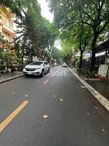 BÁN BIỆT THỰ KĐT YÊN HÒA - KĐT ĐẲNG CẤP - NHIỀU TIỆN ÍCH - TRUNG TÂM 