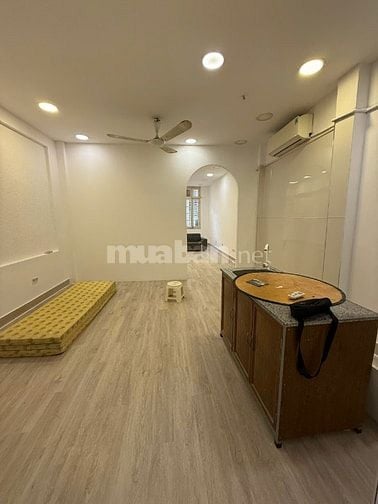 Chính chủ cho thuê nhà ngõ ô tô đỗ tại Hoàng Hoa Thám Ba Đình Hà Nội 