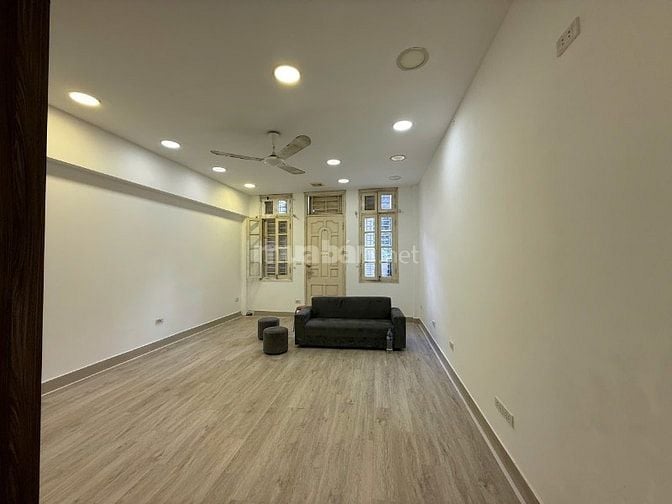 Chính chủ cho thuê nhà ngõ ô tô đỗ tại Hoàng Hoa Thám Ba Đình Hà Nội 