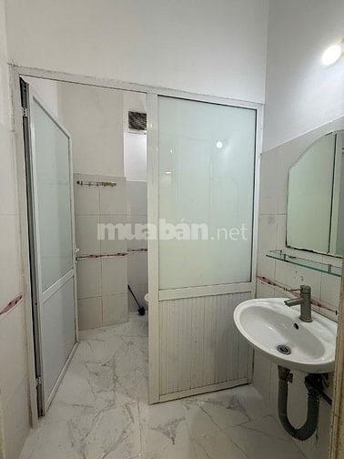 Chính chủ cho thuê nhà ngõ ô tô đỗ tại Hoàng Hoa Thám Ba Đình Hà Nội 