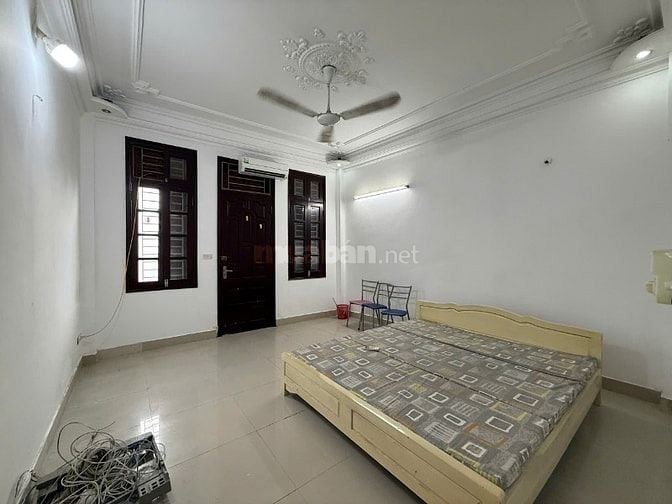 Chính chủ cho thuê nhà ngõ ô tô đỗ tại Hoàng Hoa Thám Ba Đình Hà Nội 