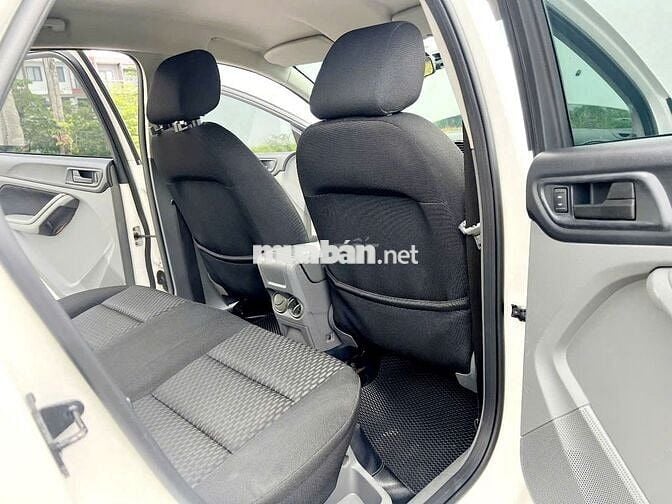 Ford Focus 2013 Trend 1.6 AT Hatchback - trắng